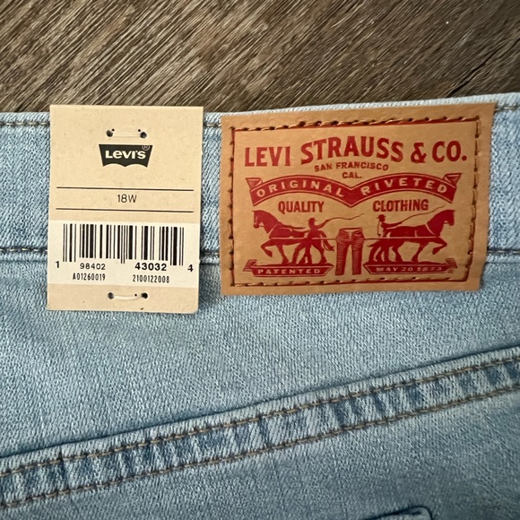 Levi's Plus Size Levi's 311 Shaping Capris-Size 18W - Picture 7 of 9